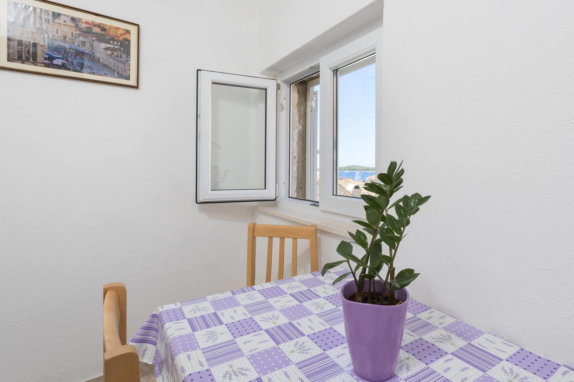 Apartments Nona 1 Хвар Екстериор снимка